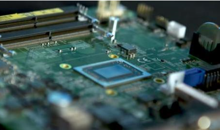 芯片制造设备国产光刻机与荷兰光刻机差在哪？