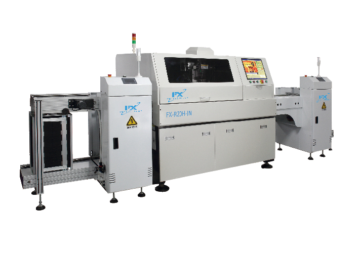 人与自动卧式插件机一起工作更符合未来的发展趋势