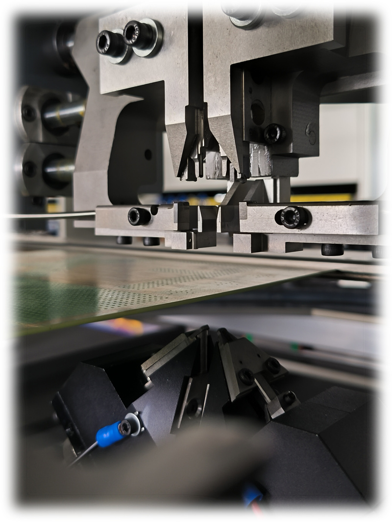 电子制造的加速器：自动插件机在充电电源产业链中的应用